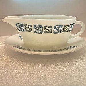Vintage Pyrex Made in England Gravy Boat with under plate 1960’s MCM